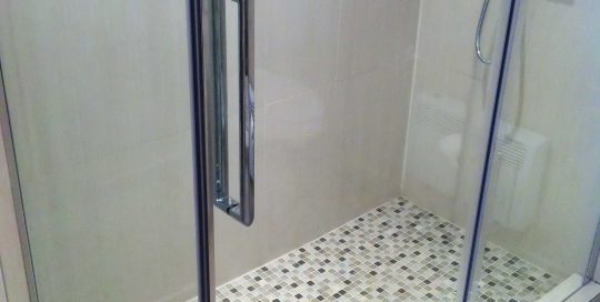 Installation douche en céramique