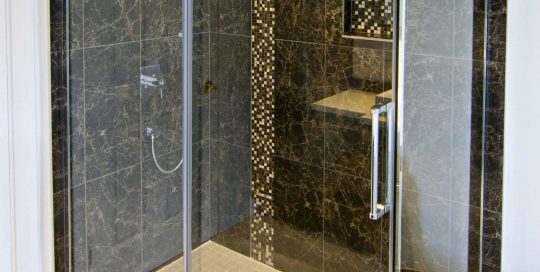 Installation de douche en céramique